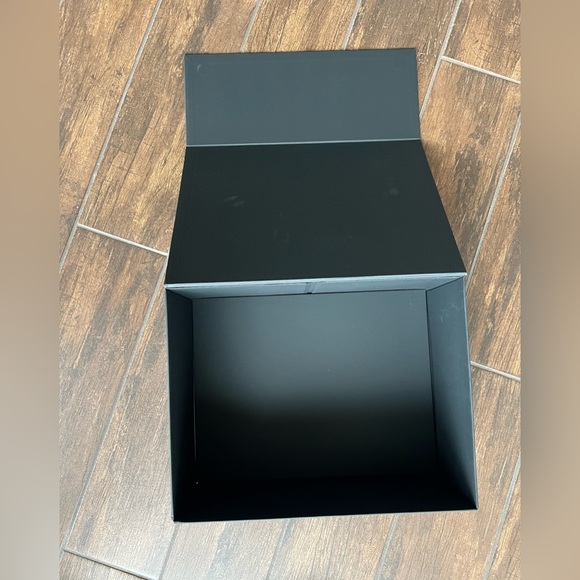 Chanel magnetic box with camellia shopping bag - Picture 5 of 8